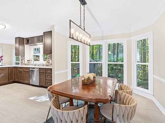 5th image of 307 Durington Pl