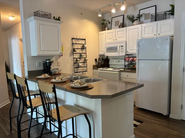 Peninsular Place Apartments