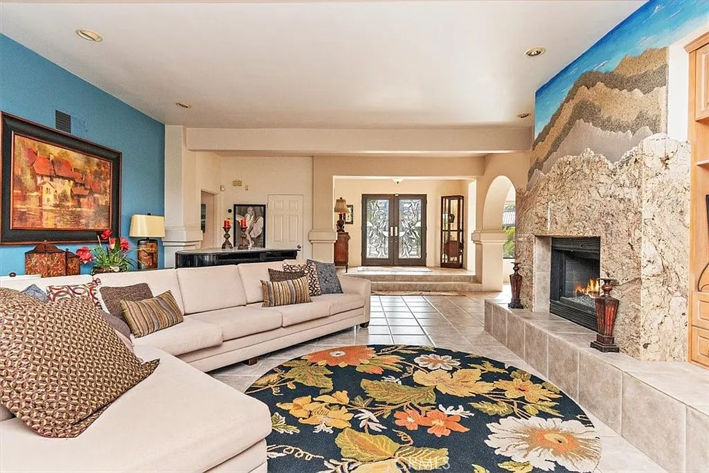 4 bed, 2.5 bath, 3015 sqft, $4,500 — Photo 4