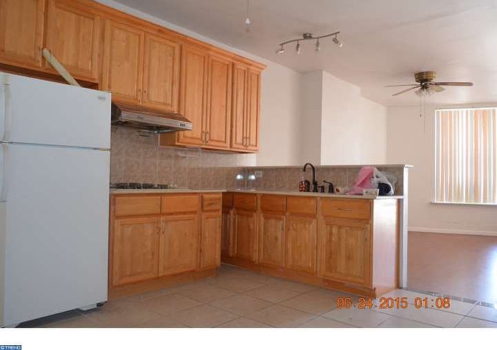 2nd image of 736 W Moyamensing Ave
