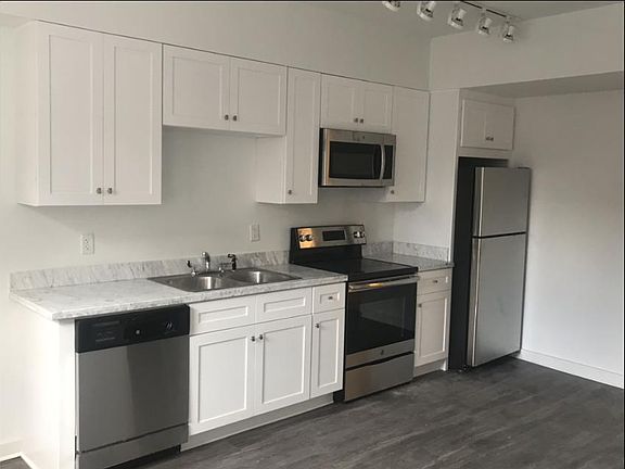 2nd image of 821 Washington Ave #215