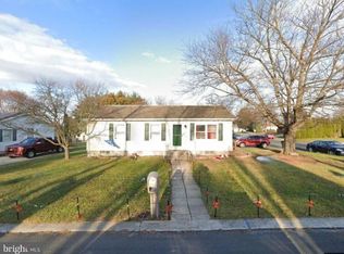 13 Pine Ln, New Oxford, PA 17350