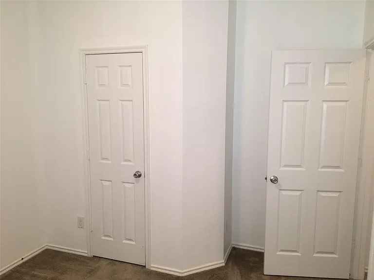2711 Cally Ct — Photo 17