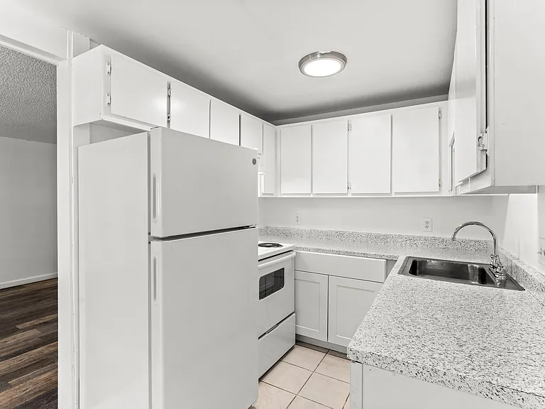 Mohawk Green Apartments — Photo 43