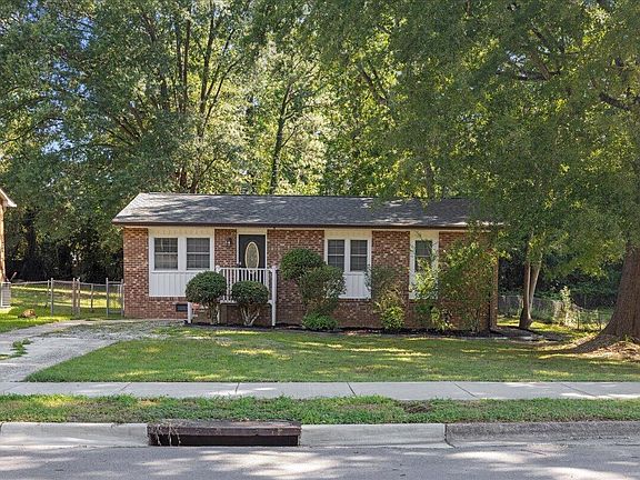 3rd image of 817 Waring St