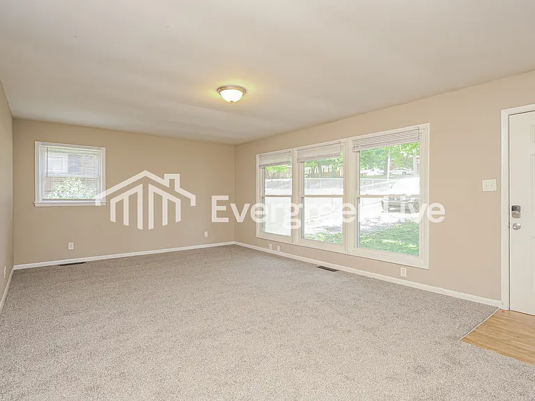 4207 Hampshire Dr — Photo 12