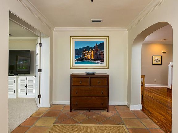 3rd image of 989 Bay Oak Ln