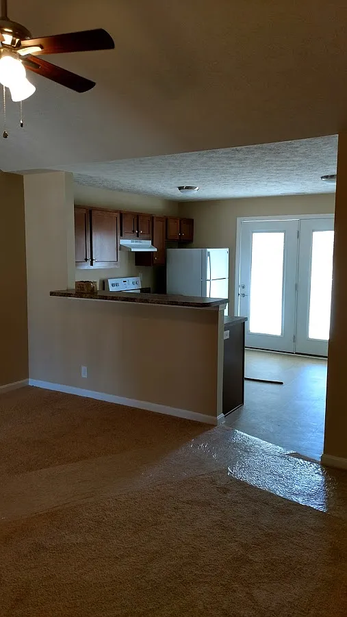 River Breeze South Apartments - 11311-103 — Photo 2