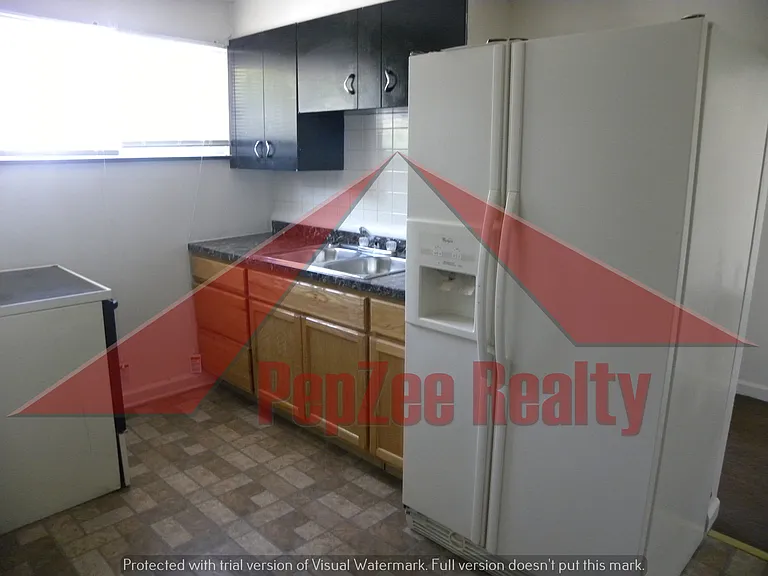 2310 Wayne Ave — Photo 2