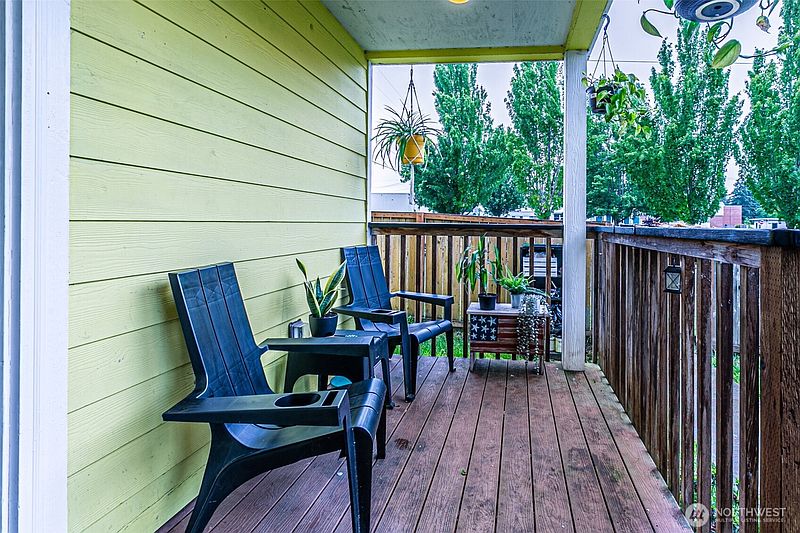 4th image of 106 2nd Street NE
