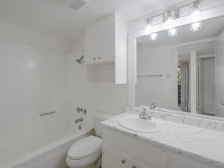 404 E Park Ave #12 — Photo 10