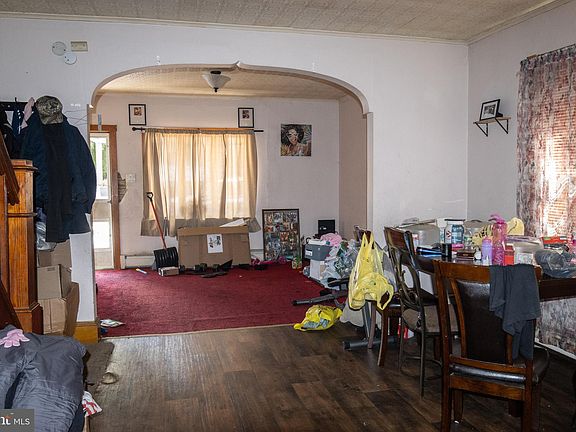 5th image of 310 Laurel St