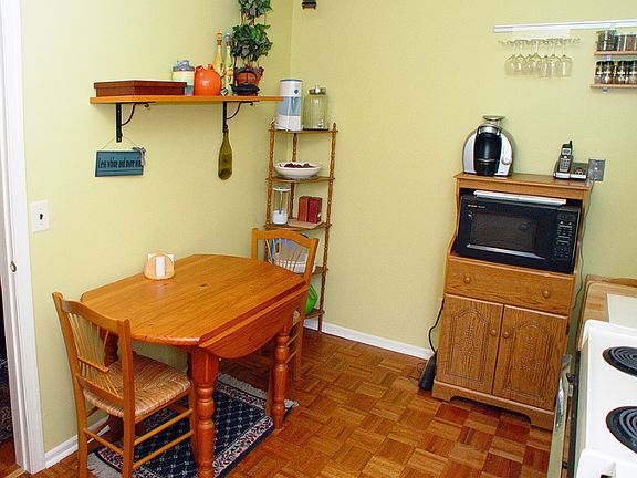 Eat in kitchen with parquet floors