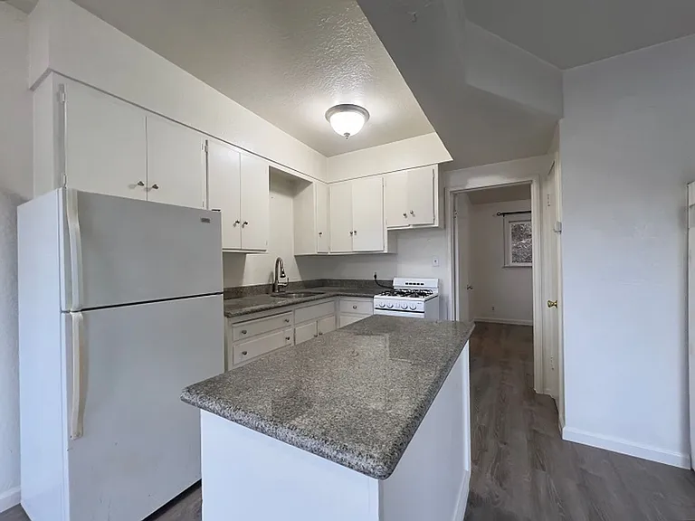 Hilltop Drive, 2991* — Photo 9