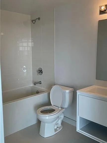 159 Wellesley St E #2008 — Photo 9