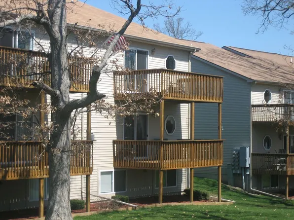 4977 Oakhill Dr #1, Waterford, MI 48329