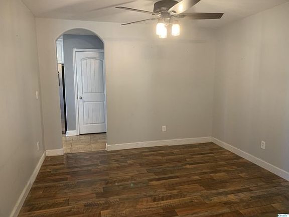 4th image of 114 Coach Glen Ln