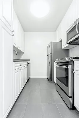 Rented by Olnick Organization | media 6