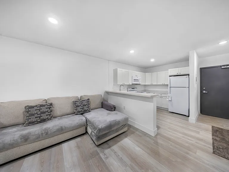 14500 NE 6th Ave — Photo 15