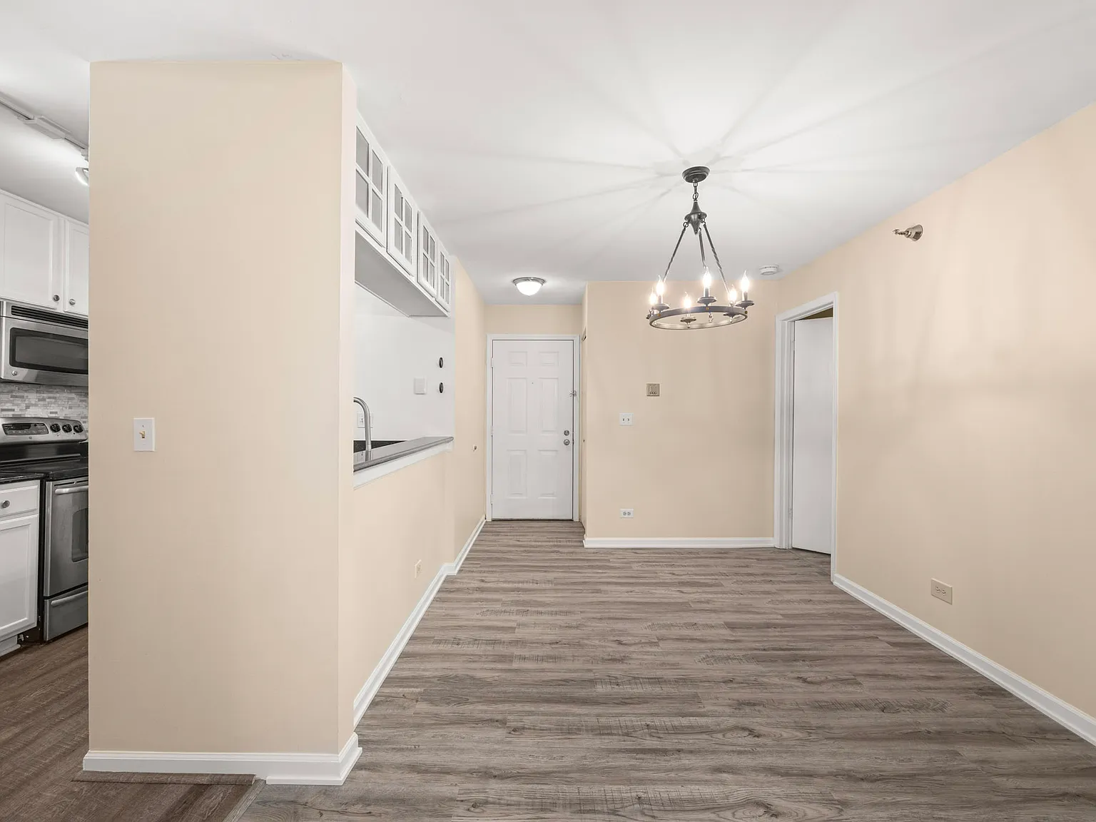 3 bed, 1131 sqft, $2,300 — Photo 2