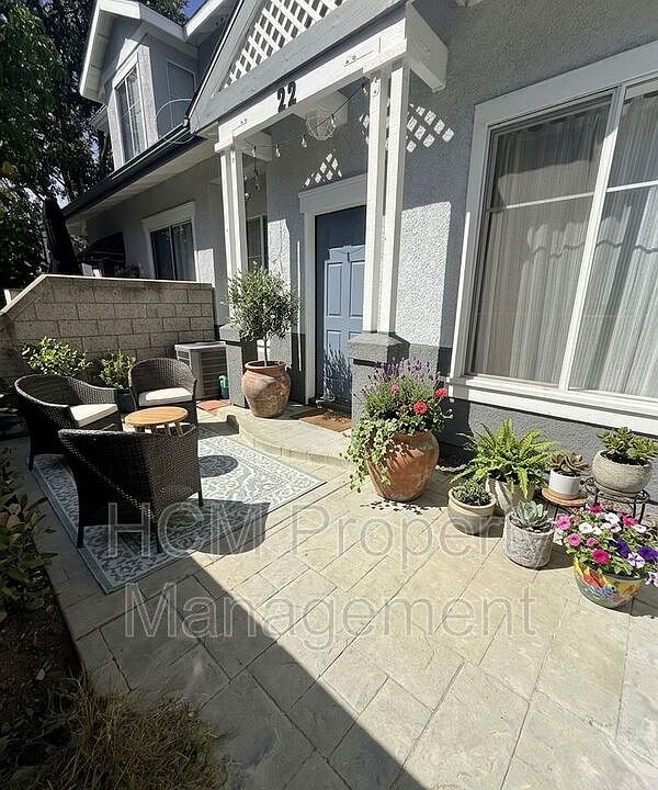 1st image of 22 Carlsbad Ln