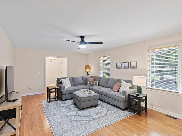 114 Fisher Dr — Photo 14