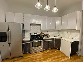 26 Wilson Avenue, #1R
