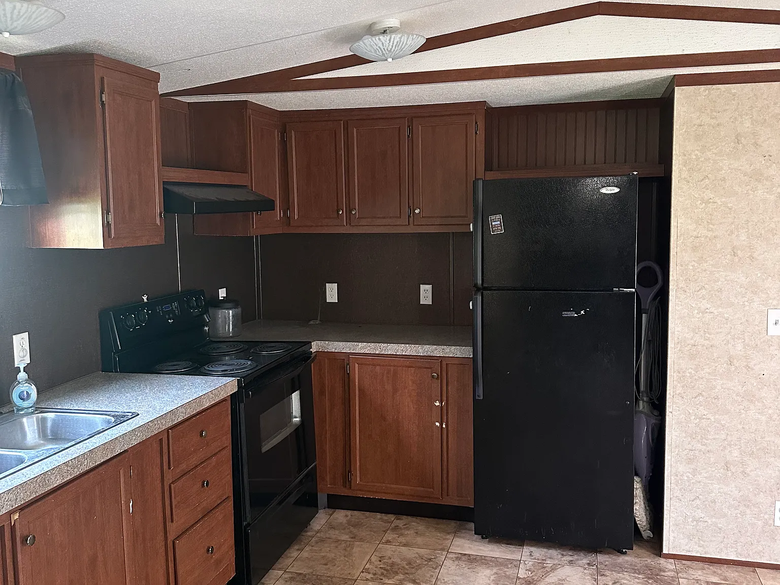 3 bed, 940 sqft, $1,300 — Photo 4