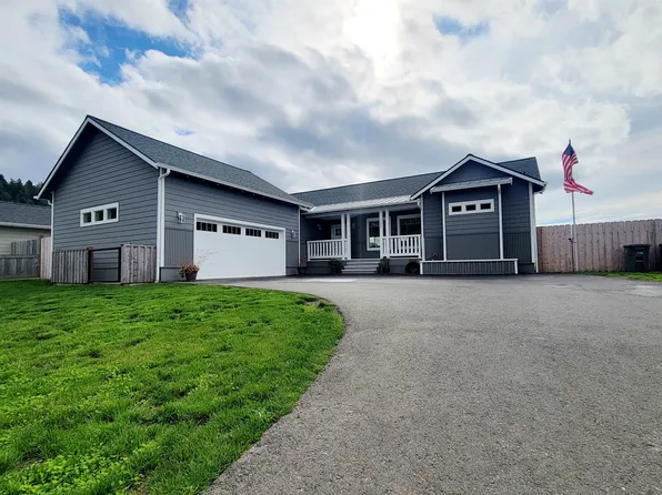 235 Longiflorum Ln, Smith River, CA 95567