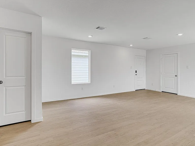 390 Lucia Way — Photo 14