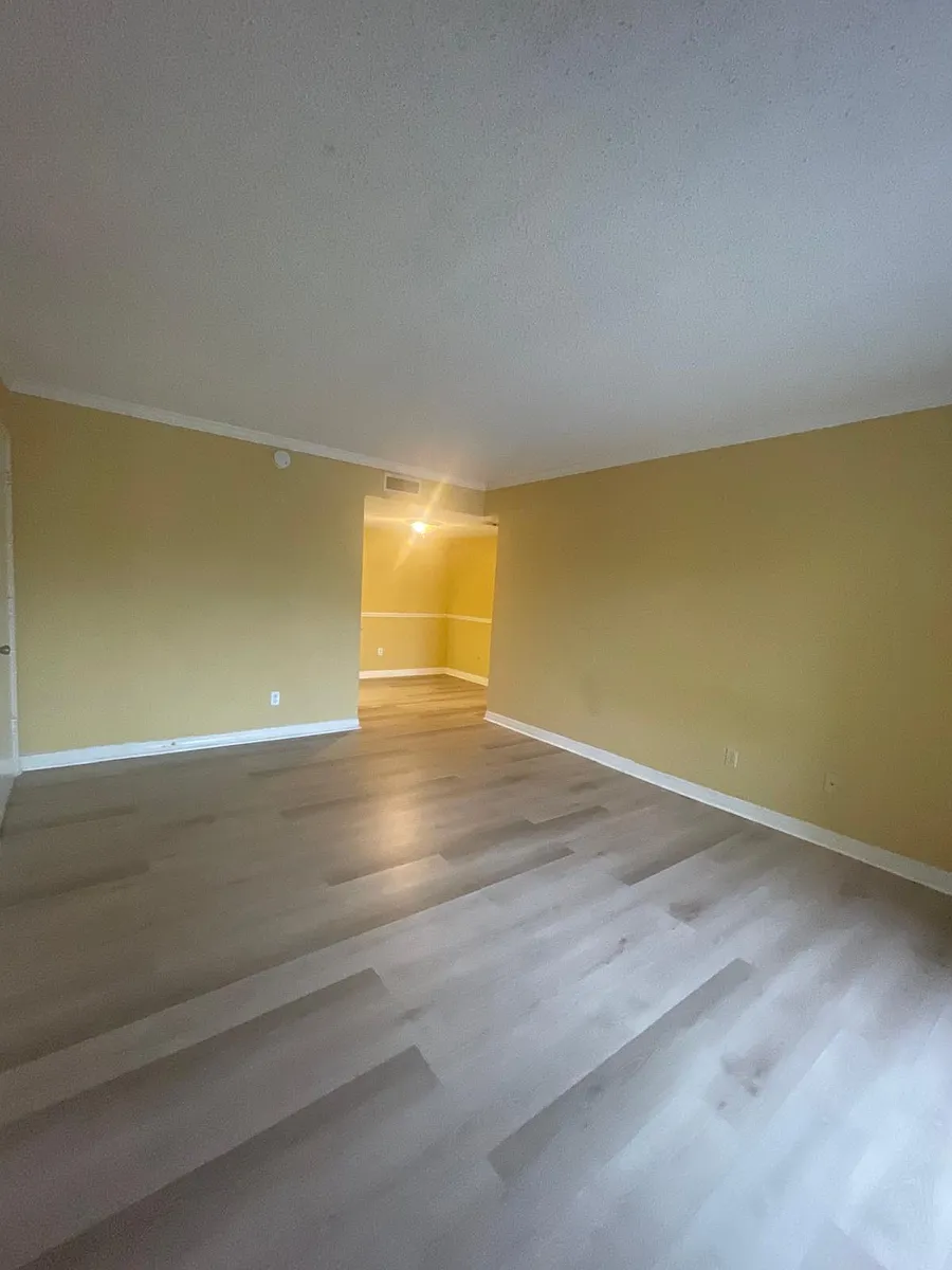 Building Photo - 375 Wymore Rd #202