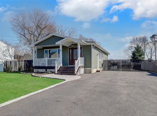 36 Studley St, Brentwood, NY 11717
