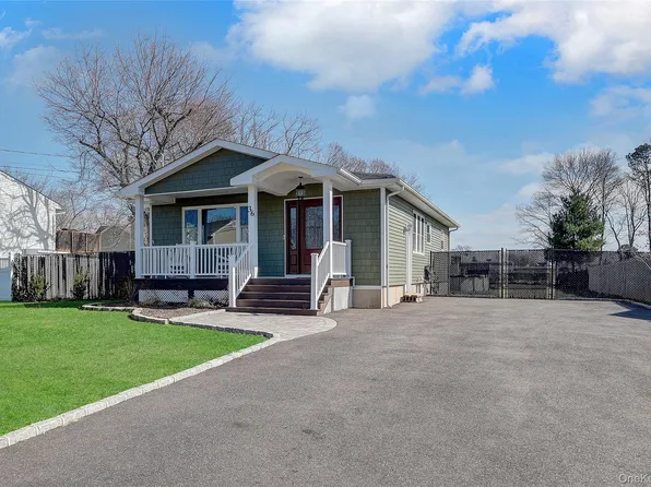 36 Studley Street, Brentwood, NY 11717