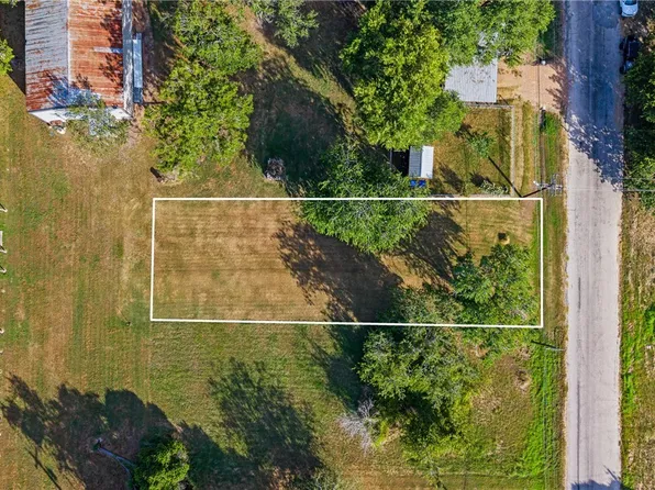 Migl St, Yoakum, TX 77995