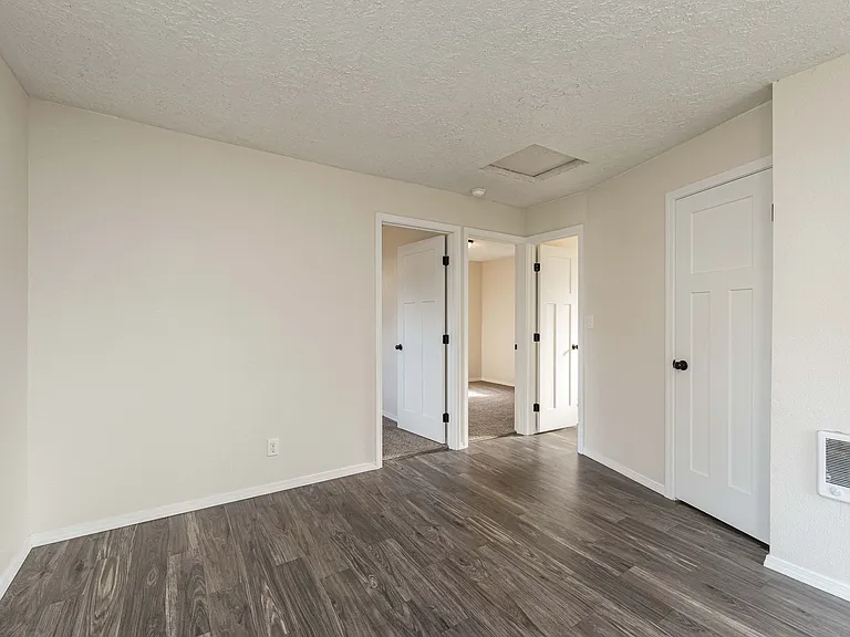 300 SE 100th Ave — Photo 11