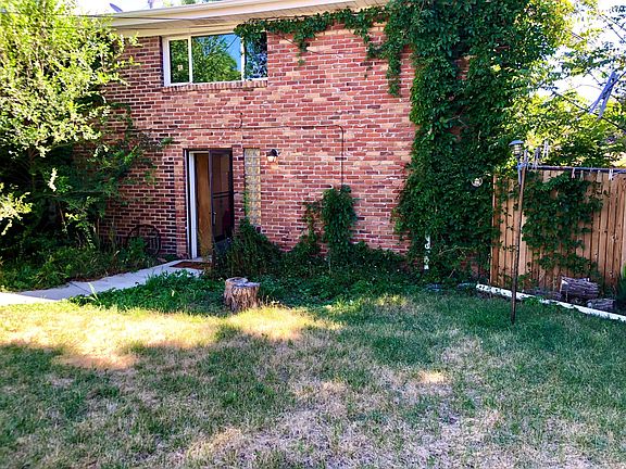 Second Entrance, yard with Clotheslines