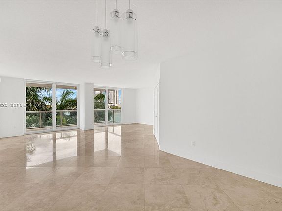 3rd image of 10 Venetian Way APT 403