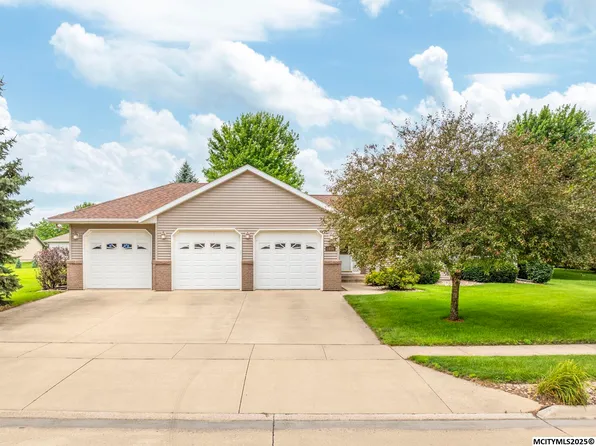 1810 S Rhode Island Ct, Mason City, IA 50401