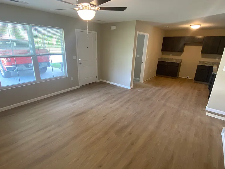 128 W Perry St #128 — Photo 3