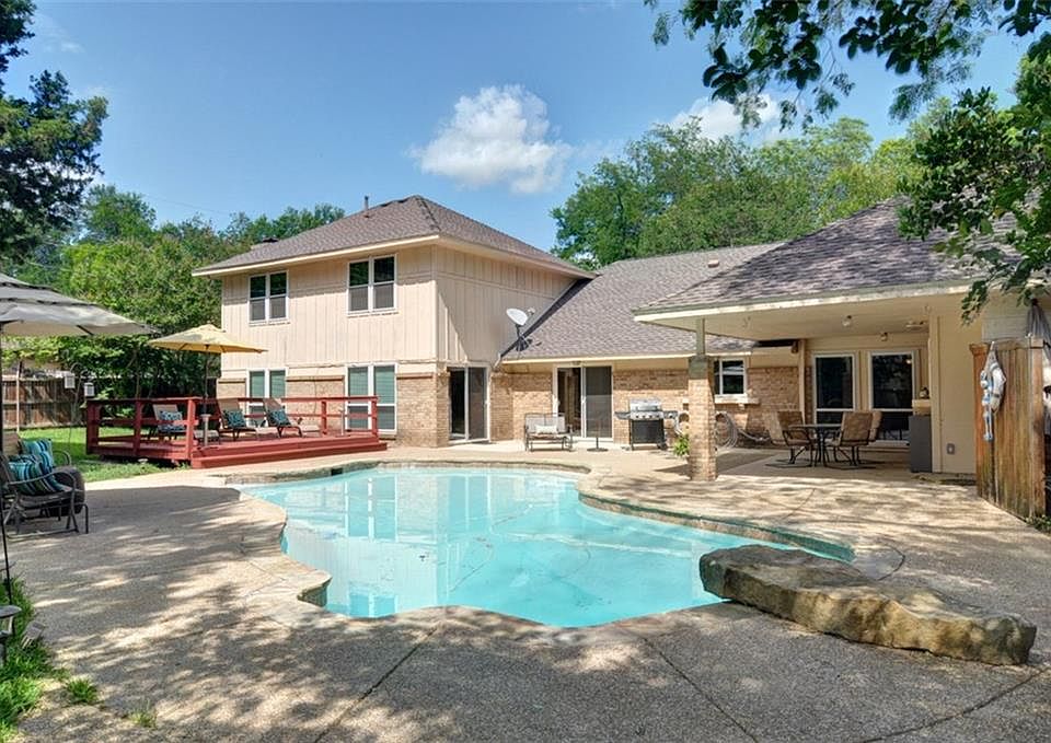 1st image of 407 Meadowlark Ln