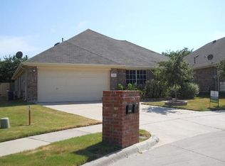 1363 Clearwater Dr, Grand Prairie, TX 75052
