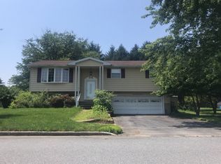 220 N 7th St, Tatamy, PA 18085