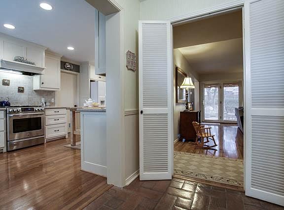 5th image of 3643 Courtdale Dr