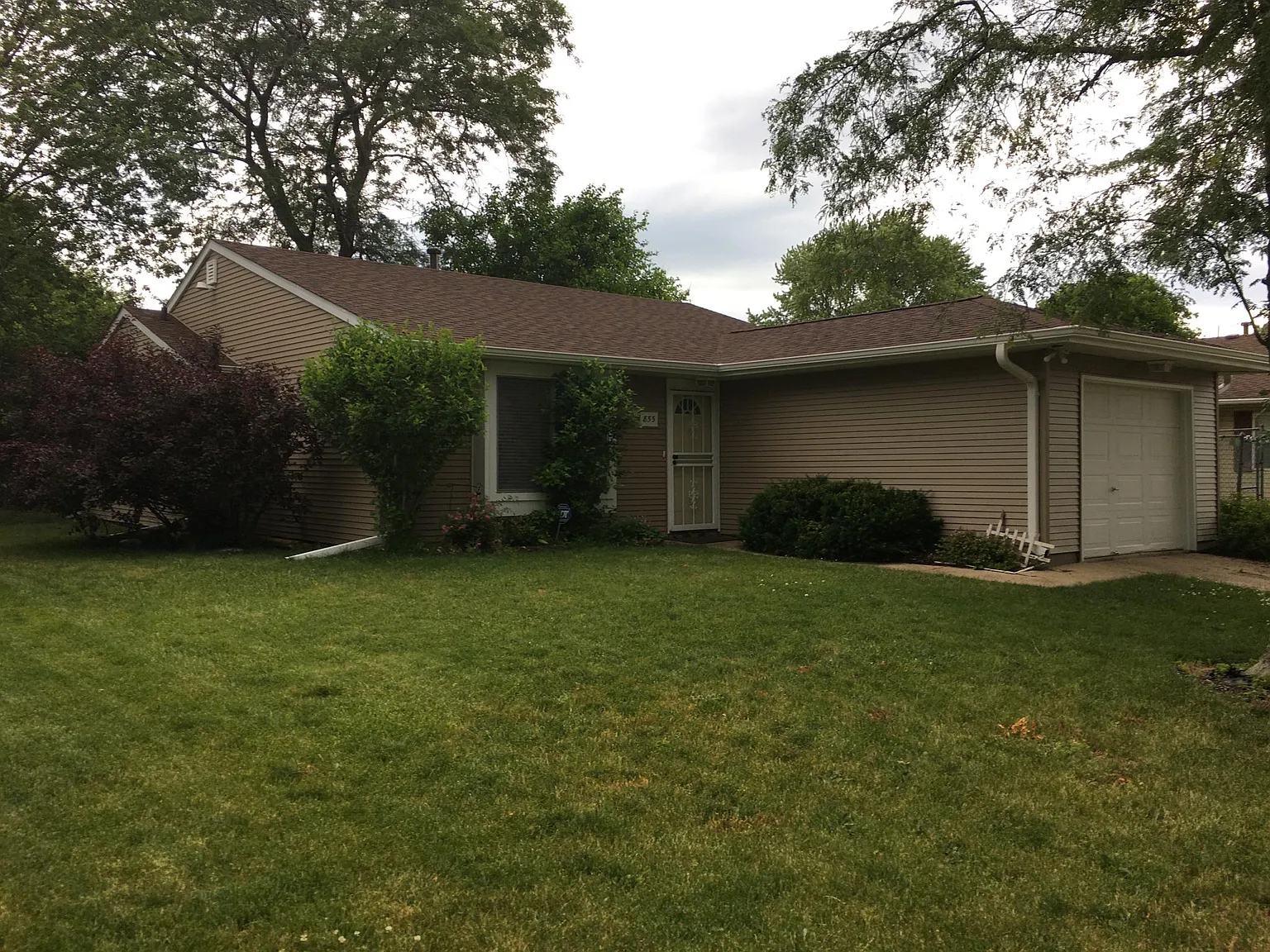 855 Mulford Ln photo 1