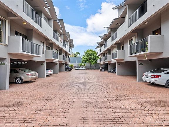 3rd image of 3097 Bird Ave