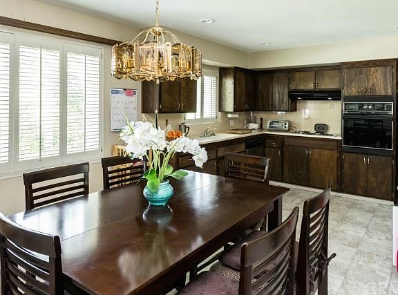 Eat-in kitchen