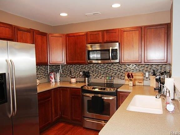 3rd image of 28064 Hopkins Dr #1