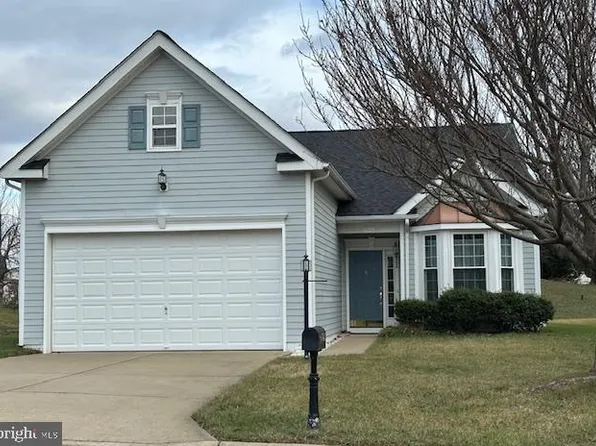 17442 Four Seasons Dr, Dumfries, VA 22025