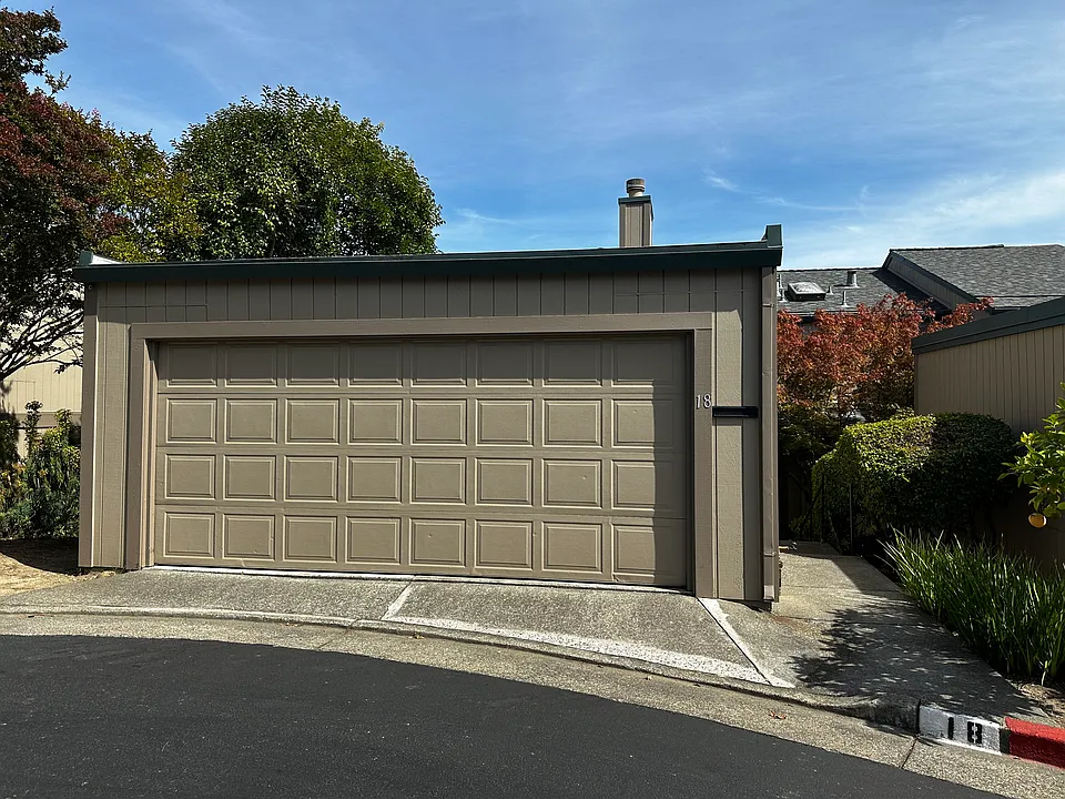 18 Columbine Ln
