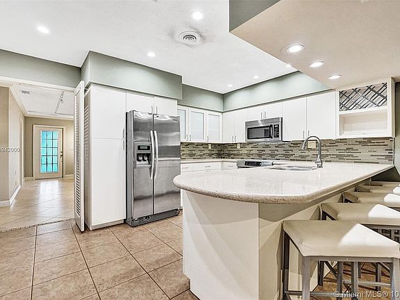 5th image of 1421 NE 55th St #0